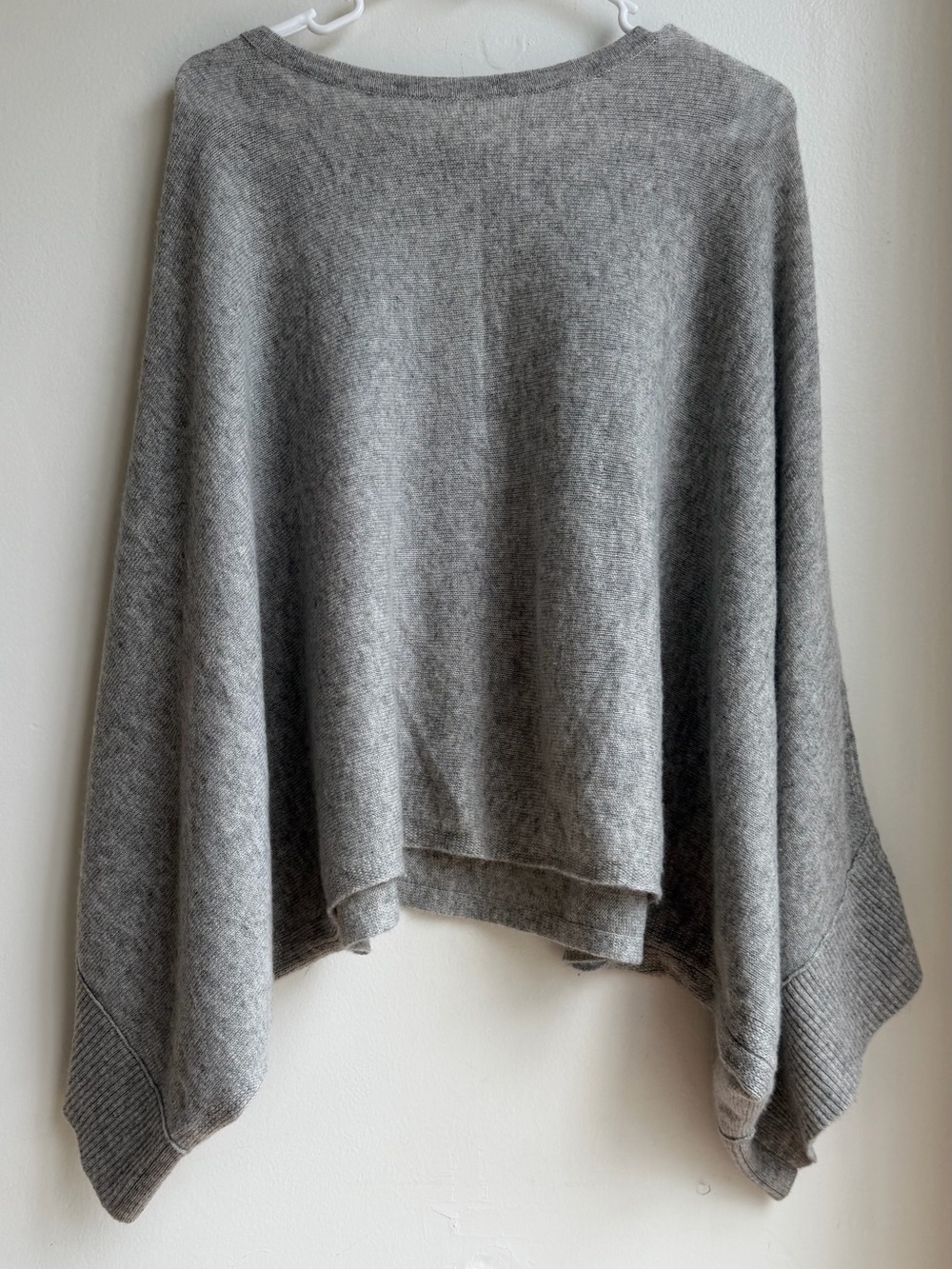 Subtle Luxury 100% Cashmere Poncho Sweater Grey Heather Women’s One Size O/S